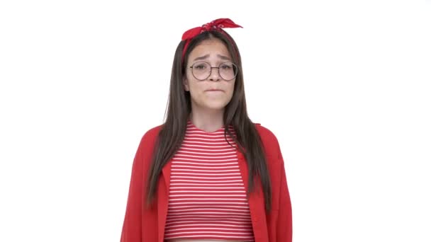 Vrij Emotioneel Jong Meisje Rood Shirt Crossing Vingers Met Hoop — Stockvideo