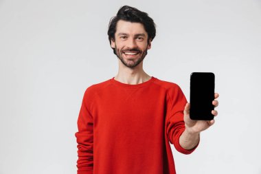 Yakışıklı genç sakallı esmer adam