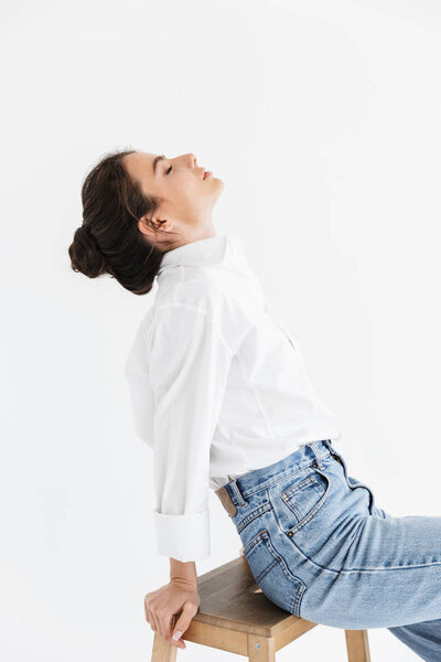 Красивая чувственная молодая женщина
