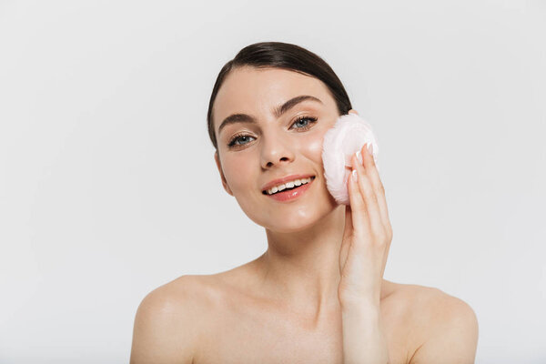 Красота портрет привлекательной молодой брюнетки
