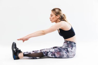 Güzel sarışın kadın 20s spor giyim çalışma giymiş görüntü