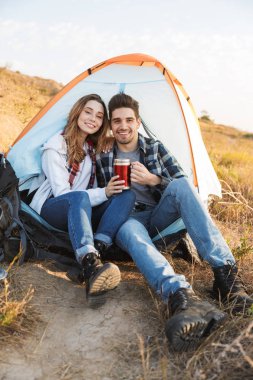 Ücretsiz alternatif tatil dışında Loving çift
