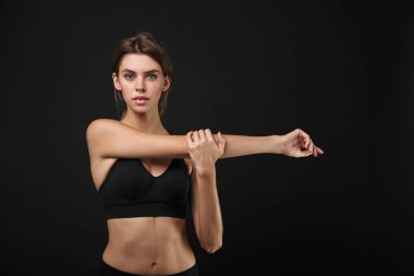 Spor giyimde beyaz bir kadının portresi 