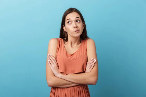 Mignonne belle jeune fille debout isolé — Photo