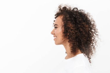 Oldukça neşeli bir rahat Afrikalı kız Portresi