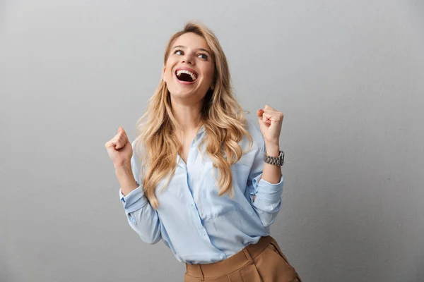 Photo of pretty blond businesswoman with long curly hair laughin — Stock Photo, Image