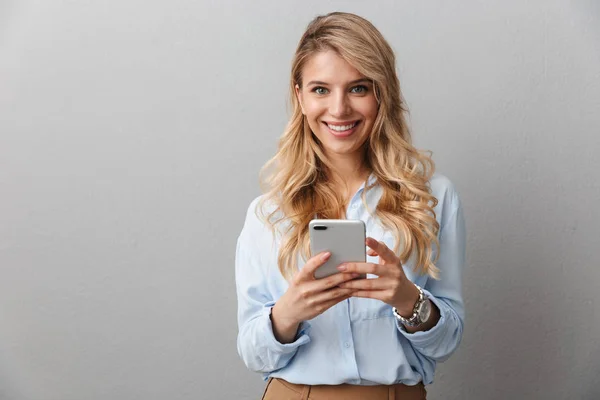 Photo of caucasian blond businesswoman with long curly hair smil — Stock Photo, Image