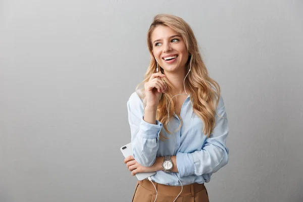 Foto av vackra blonda affärskvinna med lång lockigt hår glädje — Stockfoto