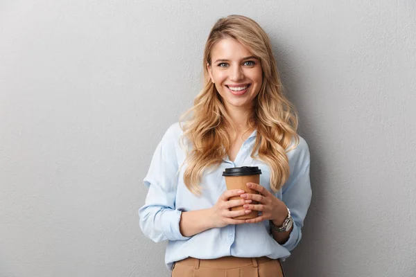 Attraktiv ung blondin affärskvinna bär skjorta — Stockfoto