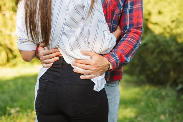 Mooie mooie paar in liefde tijd doorbrengen — Stockfoto