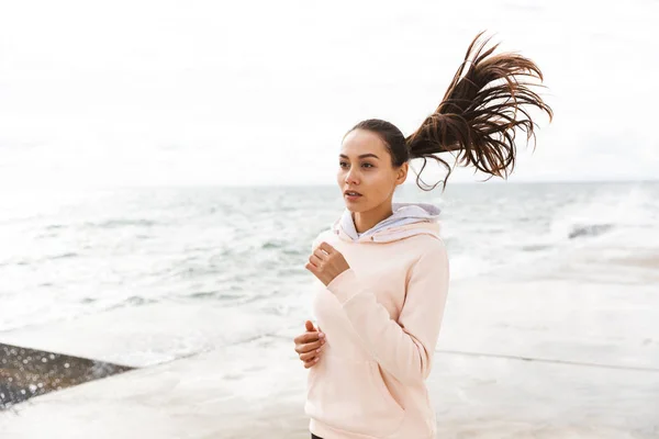 Attraktiva unga asiatiska Fitness kvinna jogging — Stockfoto