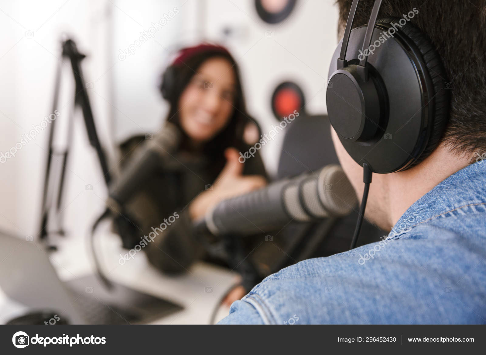 Подкаст интервью. Insider. Talk recording. Как пользоваться приложением sleep recorder. Подкаст женщина.