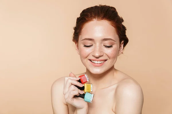 Schoonheid portret van een aantrekkelijke jonge topless redhead vrouw — Stockfoto