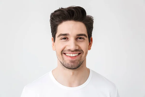 행복한 젊은 흥분 감정적 인 남자 포즈 고립 위에 흰색 벽 배경. — 스톡 사진