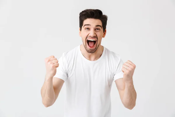 Emocionado joven feliz posando aislado sobre fondo de pared blanco . — Foto de Stock