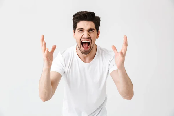 Emocional gritando joven posando aislado sobre fondo blanco de la pared . —  Fotos de Stock