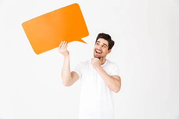 Emocional animado jovem posando isolado sobre fundo da parede branca segurando bolha de fala . — Fotografia de Stock