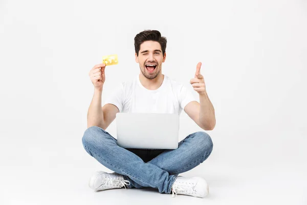 Retrato de comprimento total de um jovem alegre — Fotografia de Stock