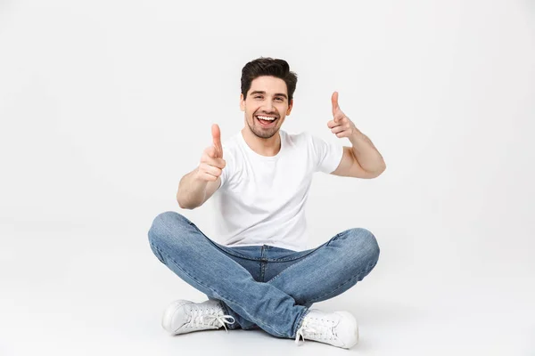 Feliz jovem animado posando isolado sobre fundo da parede branca apontando para você . — Fotografia de Stock