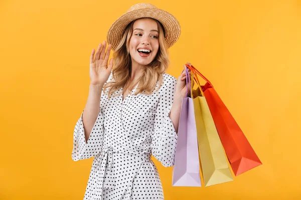 Retrato de una encantadora joven rubia — Foto de Stock