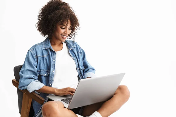 Alegre joven africana mujer — Foto de Stock