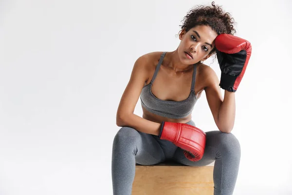 Beautful young amazing sports fitness african woman boxer posing isolated over white background in gloves. — Stock Photo, Image