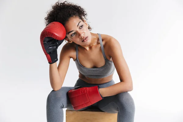 Beautful young amazing sports fitness african woman boxer posing isolated over white background in gloves. — Stock Photo, Image