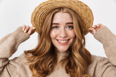 uzun sarı saçlı güzel genç kız