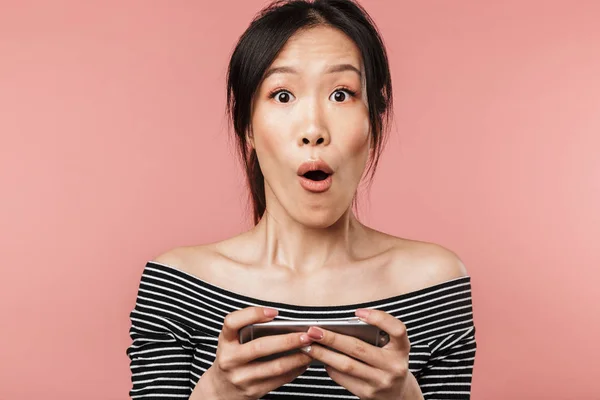 Photo of surprised asian woman dressed in basic wear wondering a — Stock Photo, Image