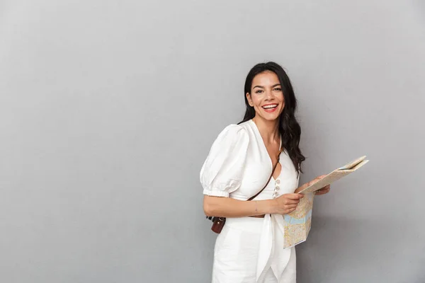 Retrato de una hermosa joven morena — Foto de Stock