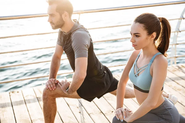 Atractiva pareja de fitness joven deportivo — Foto de Stock