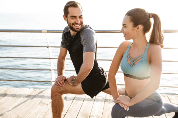 Attractive sporty young fitness couple — Stock Photo, Image