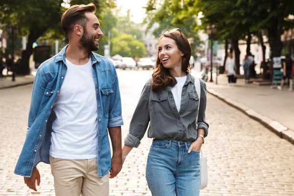 Beautiful young couple in love walking outdoors at the city street — Stock Photo, Image