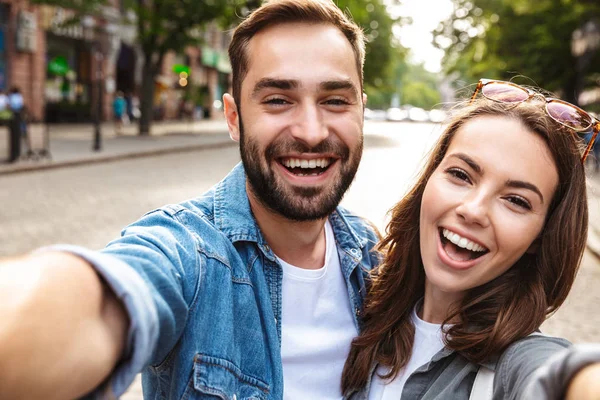 Beautiful young couple in love standing outdoors — Stock Photo, Image