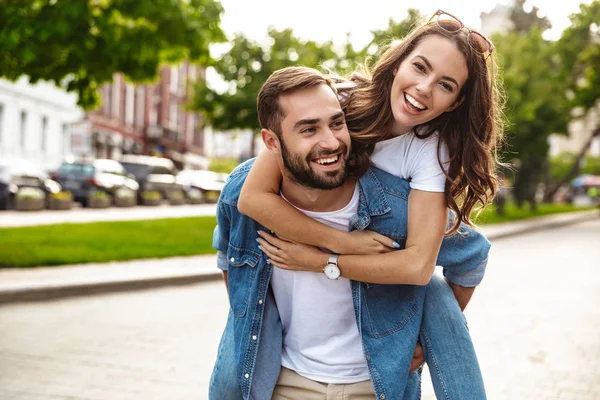 Beautiful young couple in love walking outdoors at the city street — Stock Photo, Image