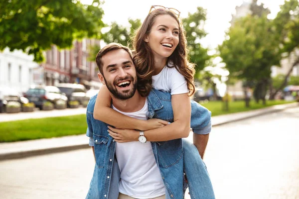 Beautiful young couple in love walking outdoors at the city street — Stock Photo, Image