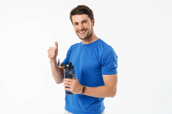 Foto closeup de homem bonito em t-shirt casual mostrando thum — Fotografia de Stock