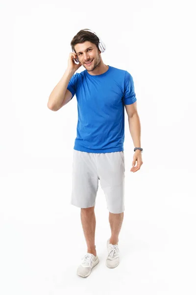 Full längd foto av attraktiv man i casual t-shirt leende WH — Stockfoto
