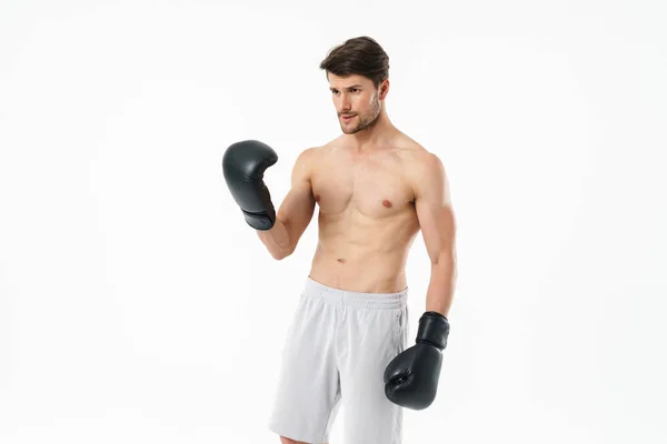 Guapo joven en forma sin camisa deportista de pie — Foto de Stock