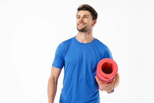 Foto do homem masculino vestindo t-shirt casual sorrindo e olhar — Fotografia de Stock