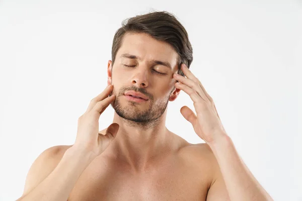 Primo piano di un bel giovane uomo senza camicia isolato — Foto Stock