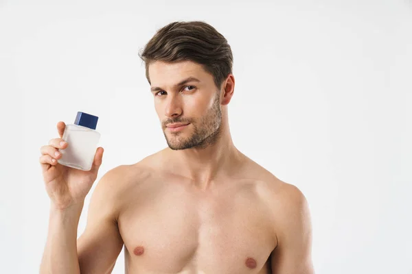 Photo closeup of young naked man looking at camera and holding a — Stock Photo, Image