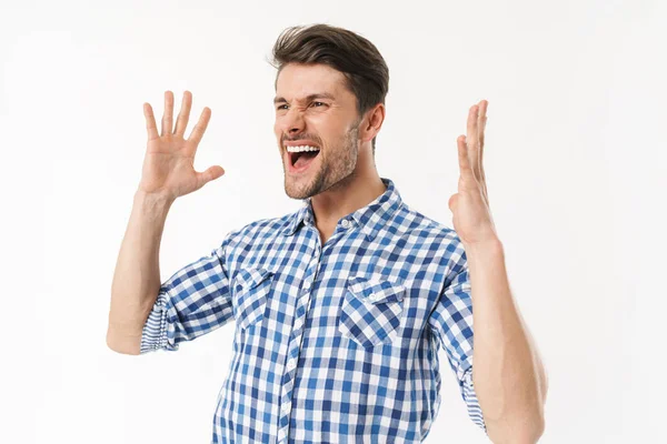 Фото кавказского счастливчика в повседневной рубашке, удивляющегося и кричащего с рвотой на руках — стоковое фото