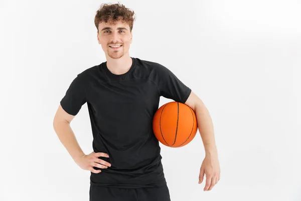 Photo closeup of joyful young man in t-shirt smiling and holding — Stock Photo, Image