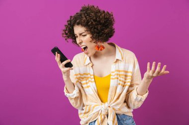 Çekici bir genç kadının portresi.