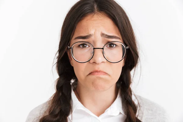 Foto de primer plano de frustrada chica molesta con gafas llorando —  Fotos de Stock