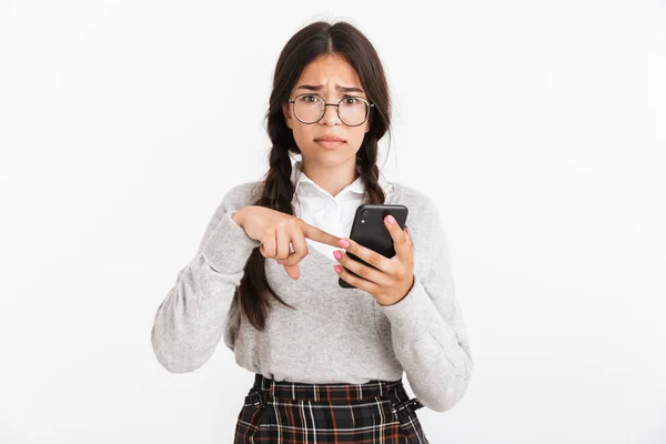 Foto de primer plano de la adolescente disgustada con gafas y —  Fotos de Stock