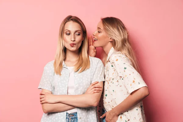 Two attractive blonde girls wearing summer outfit — Stock Photo, Image