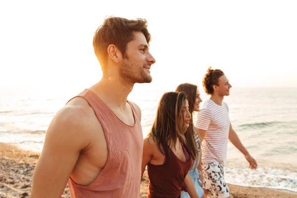 Group of cheerful happy young friends having fun — Stock Photo, Image