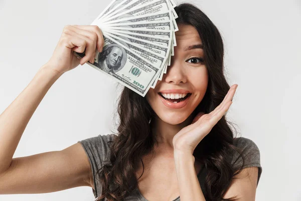 Image of positive brunette woman 20s dressed in basic clothes sm — Stock Photo, Image